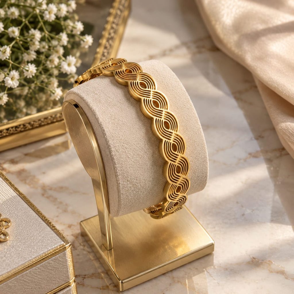 Golden Infinity Pattern Bracelet – Elegant Women's Jewelry