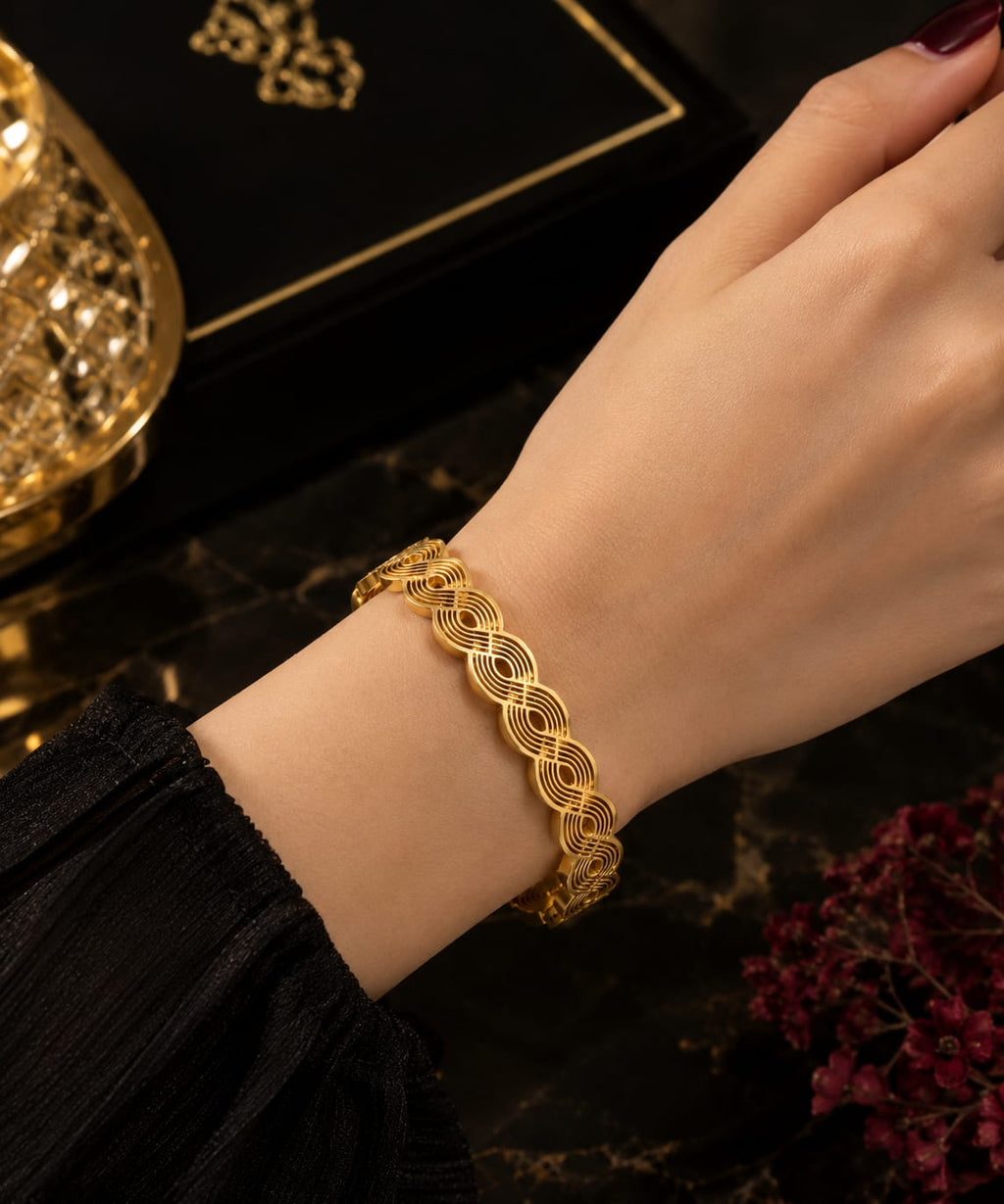 Golden Infinity Pattern Bracelet – Elegant Women's Jewelry