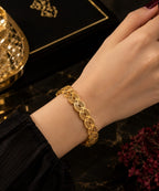Golden Infinity Pattern Bracelet – Elegant Women's Jewelry