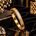 Luxury Gold-Tone Link Bracelet – Elegant Modern Bangle